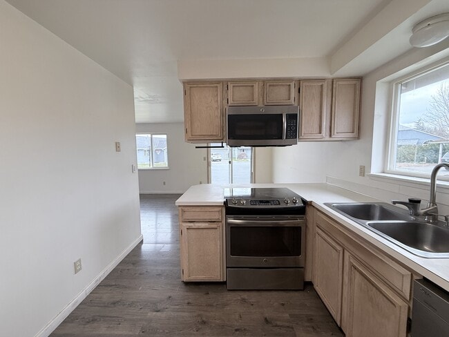 Building Photo - 2731 176th St NE