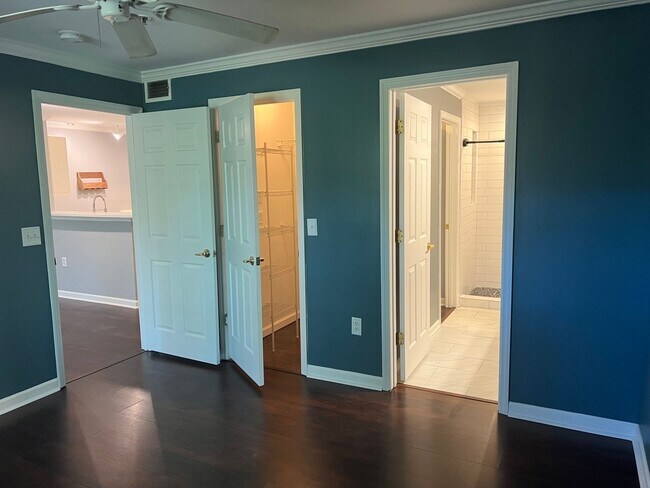 Building Photo - Beautifully Updated Brighton Bay Villa