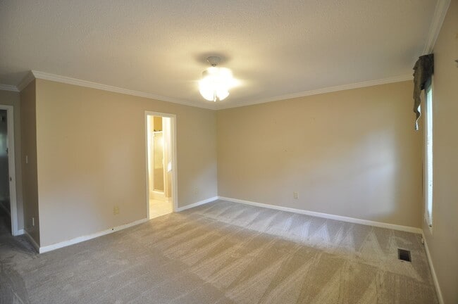 Building Photo - Large home with a pool.