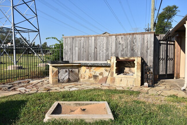 Building Photo - 2503 Southwick St