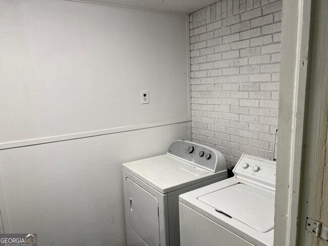 Building Photo - 2756 Plantation Dr