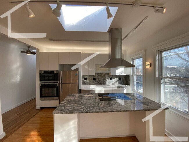 Building Photo - HOT CAMBRIDGE LISTING!!!!!