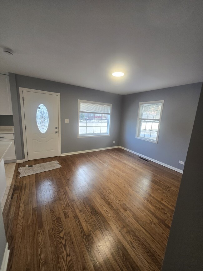 Building Photo - 22 N Lewis Ave