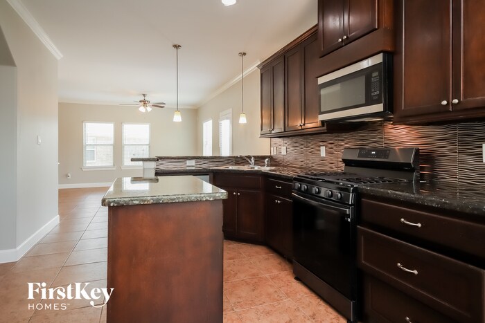 Building Photo - 320 Country Crossing Cir