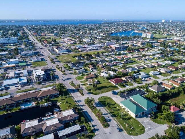 Building Photo - 718 SE 46th Ln