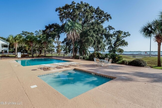 Building Photo - 520 Beach Blvd