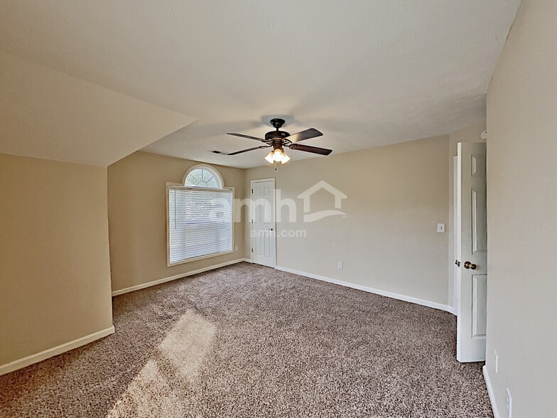 Building Photo - 3052 Lake Park Trail