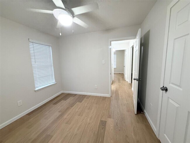 Building Photo - 3631 N MacGregor Way