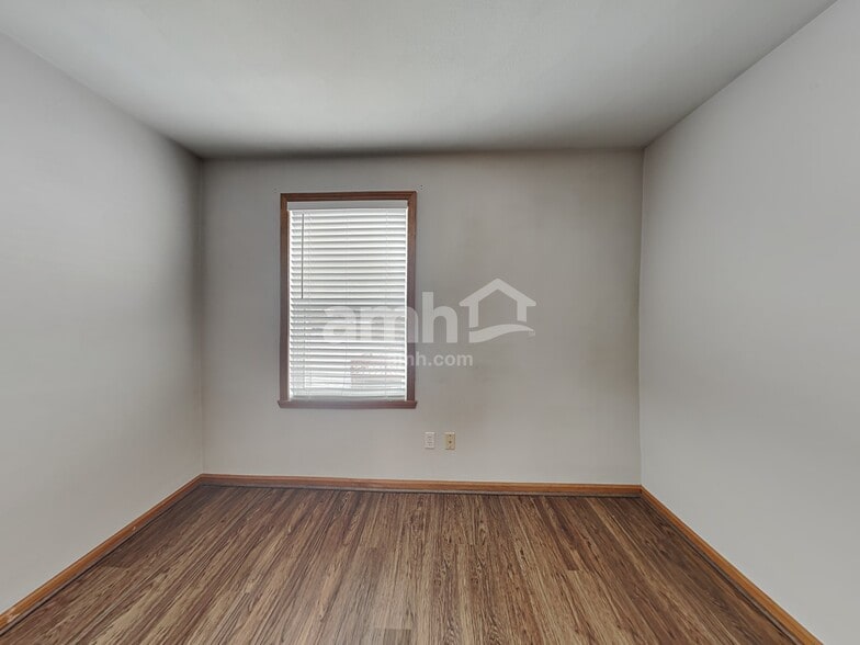 Building Photo - 3042 Bauer Dr