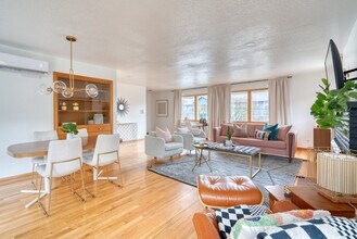 Building Photo - 1509 SW Sunset Blvd