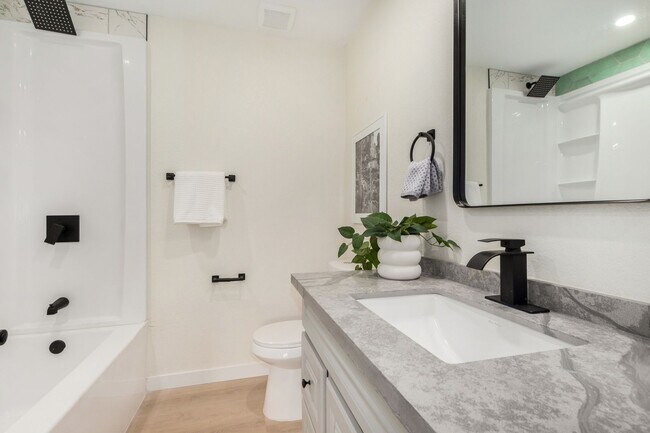 Building Photo - Fully Remodeled 4-Bedroom Home in Prime Gi...