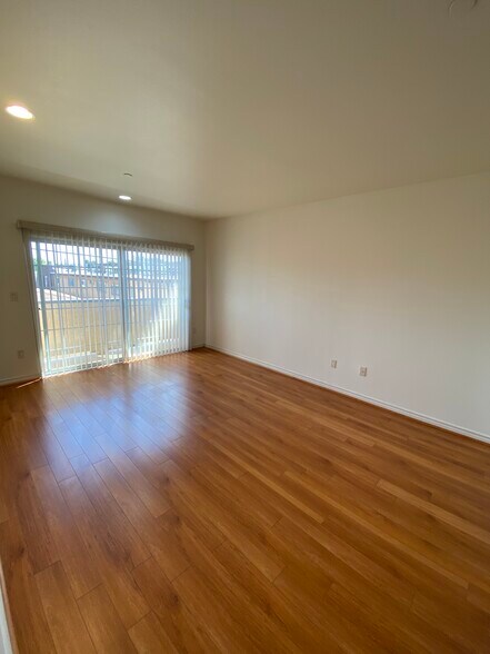 Building Photo - 428 E Santa Anita Ave
