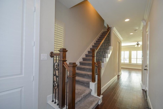 Building Photo - 1110 Oakwood Pass Ct