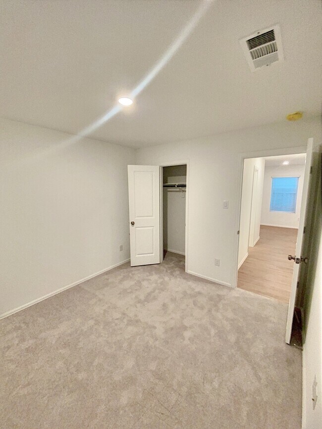 Building Photo - 21015 Longeni Dr