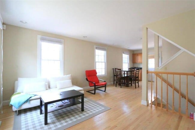 Building Photo - 86 Winter St