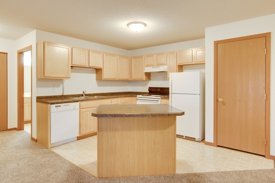 Primary Photo - Pelican Heights Apartments