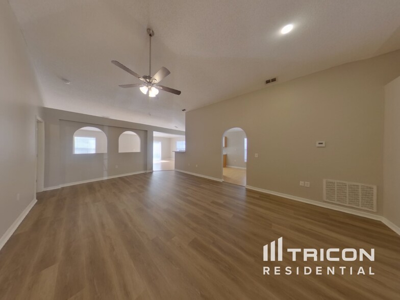 Building Photo - 1080 Amanda Kay Cir