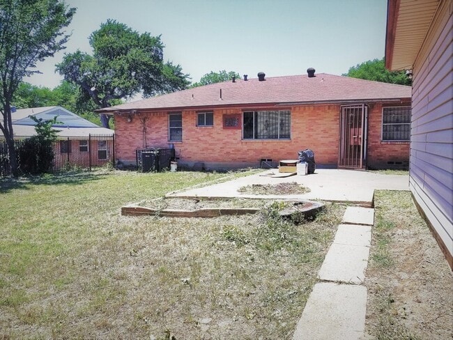 Building Photo - 4942 Rockport Dr