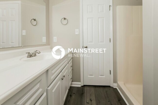 Building Photo - 3 Bedroom Pet-Friendly Home in Greensboro, NC with Main Street Renewal