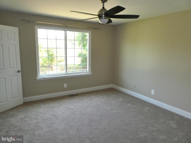 Building Photo - 10 Grasmur Ct