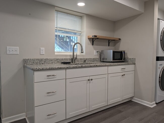 Building Photo - 120 Berkshire Pl