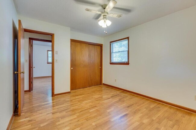 Building Photo - 607 Race St