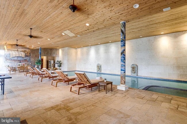 Building Photo - 612 Rivercrest Dr