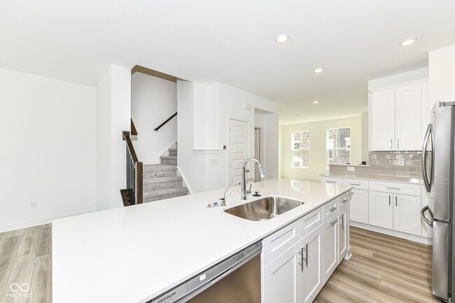 Building Photo - 9325 Somerford Dr