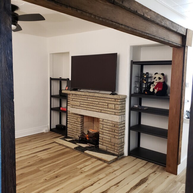 Building Photo - 27 Norton St