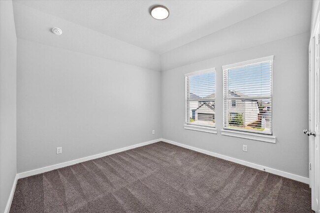 Building Photo - Spacious 5-Bedroom, 4-Bath Home with Washer, Dryer & Refrigerator