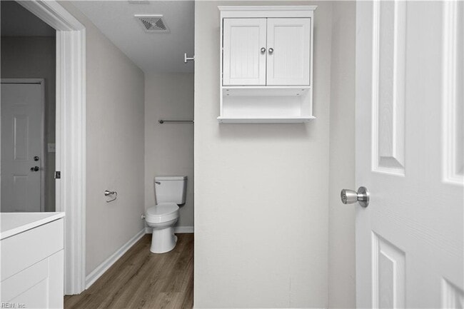 Building Photo - 926 W 26th St