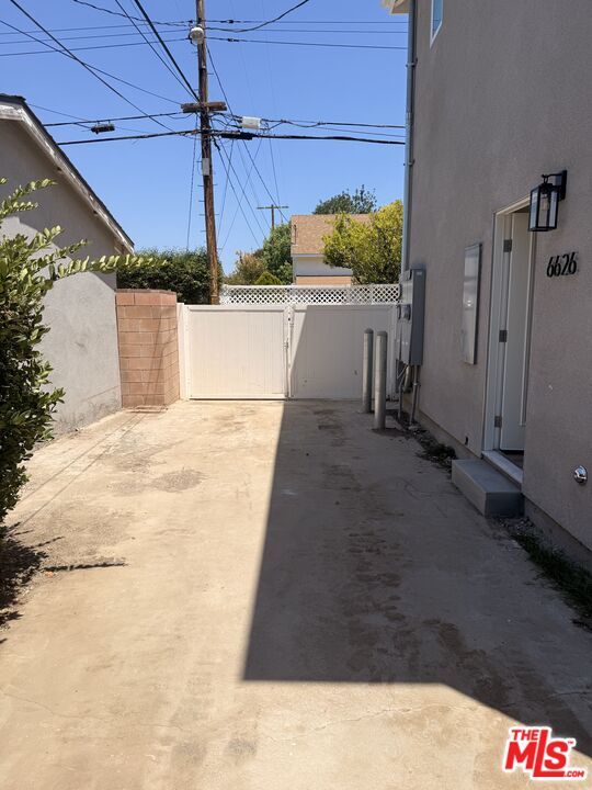 Building Photo - 6626 Woodlake Ave