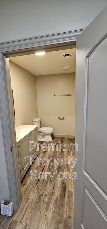 Building Photo - 2208 8th St