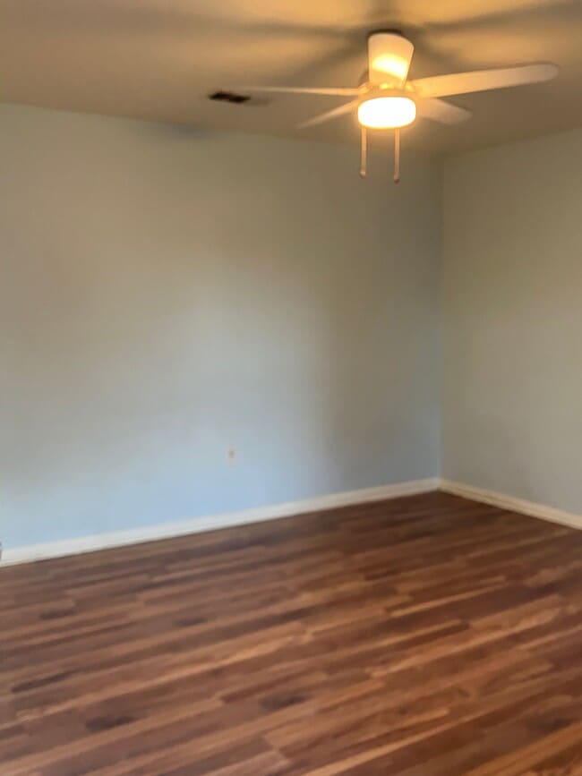 Building Photo - Hickory Ct