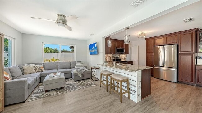 Building Photo - 1302 Mango Ave