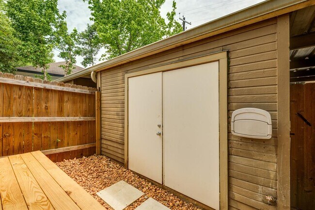 Building Photo - 3601 Lawton Ave