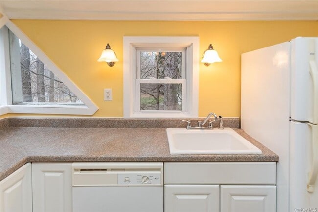 Building Photo - 15 Hoyt Rd