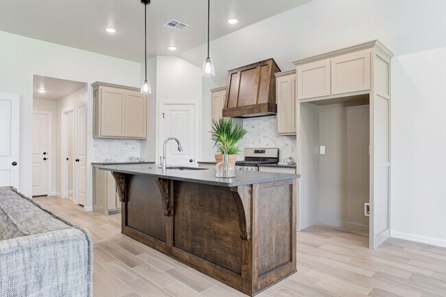 Building Photo - Brand New Home in Mustang!