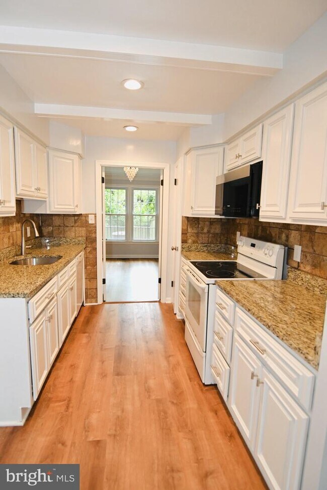 Building Photo - 1009 N Van Dorn St