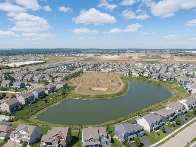 Building Photo - 15101 Emory Cir