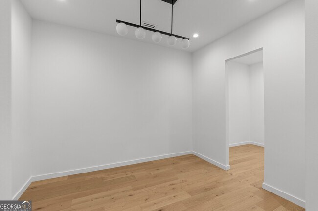 Building Photo - 3293 Lenox Pl NE