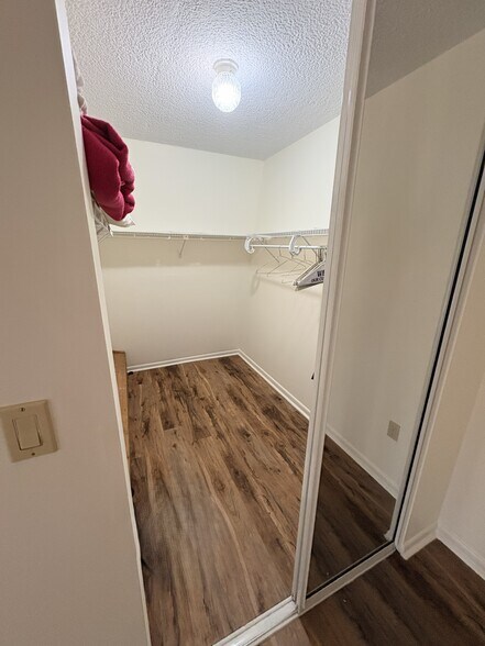 Building Photo - 3810 Saxon Dr