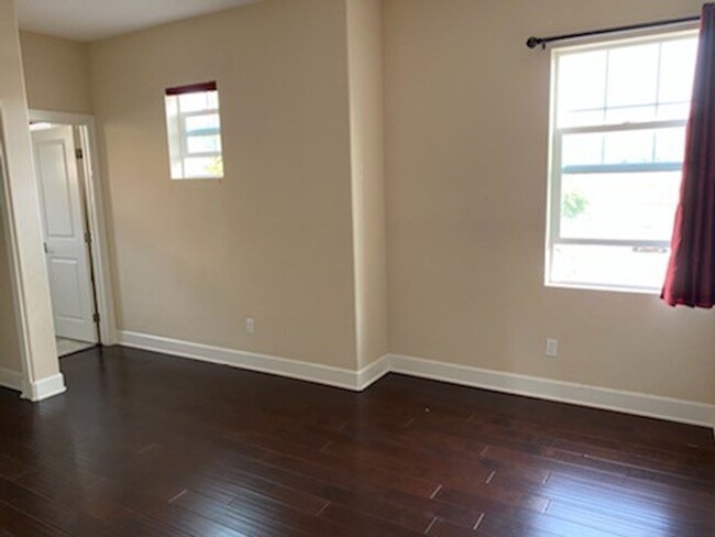 Building Photo - Beautiful 5 Bedroom Home for rent in Lopel...