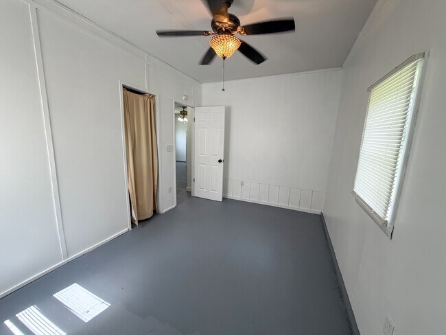 Building Photo - 3520 Oakridge Ave