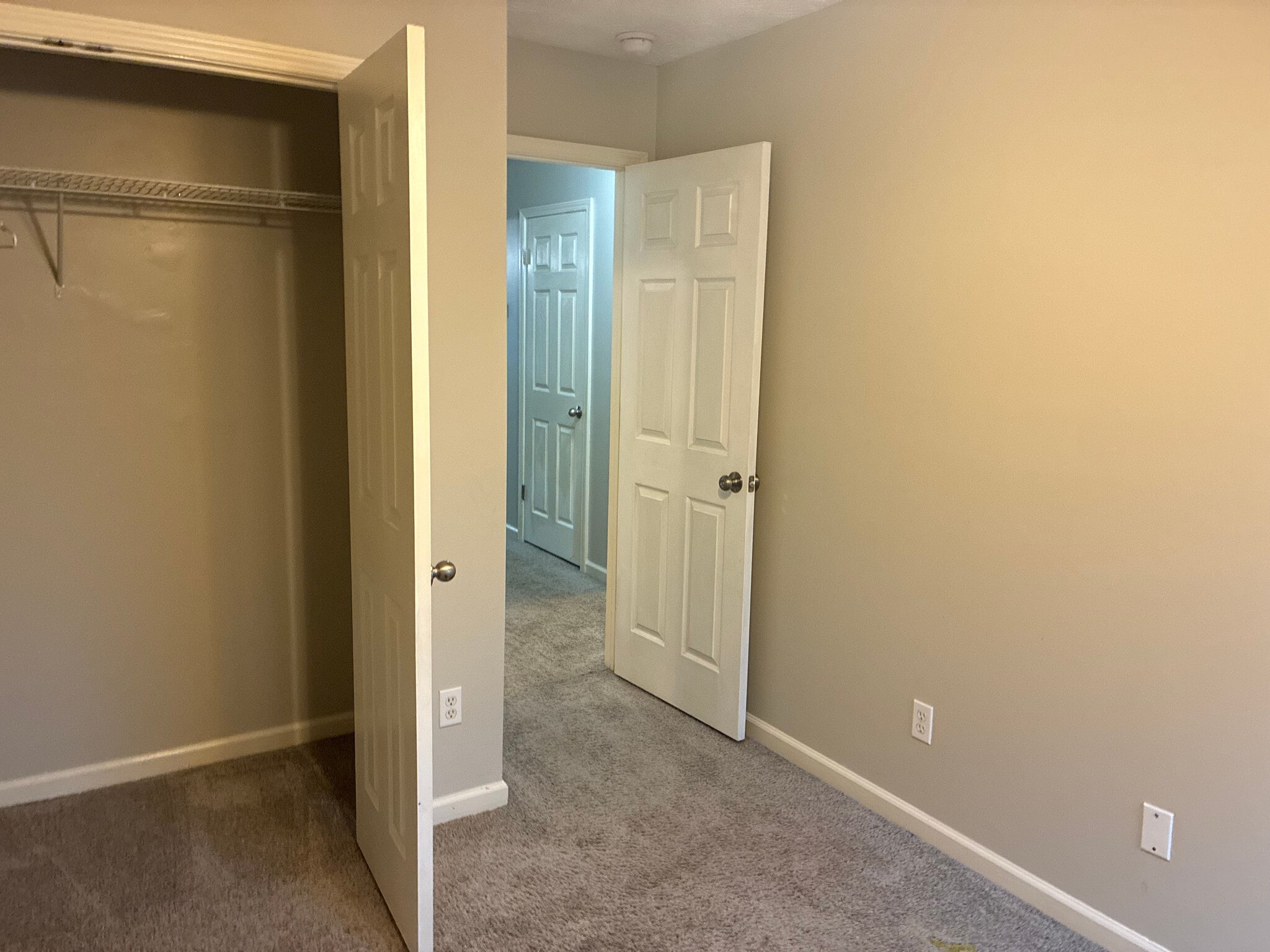 Building Photo - Room in Townhome on Stone Gate Way