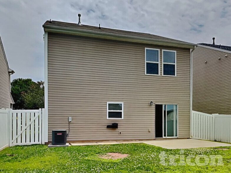 Building Photo - 969 Willow Creek Dr