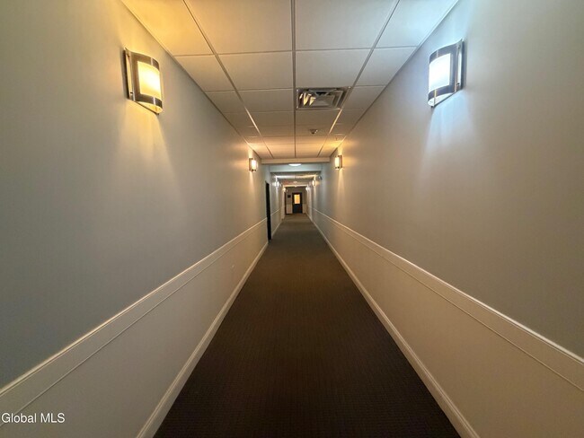 Building Photo - 733 Broadway