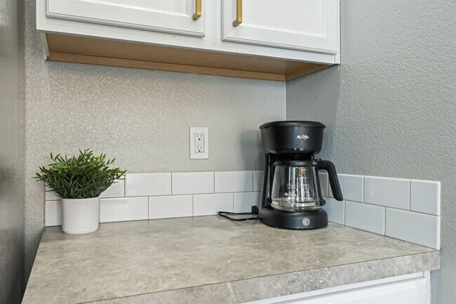 Building Photo - 17541 Mountain Springs Ave