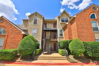 Building Photo - Fantastic Condo Near ACU