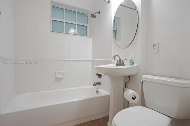 Building Photo - 45 Antilla Ave